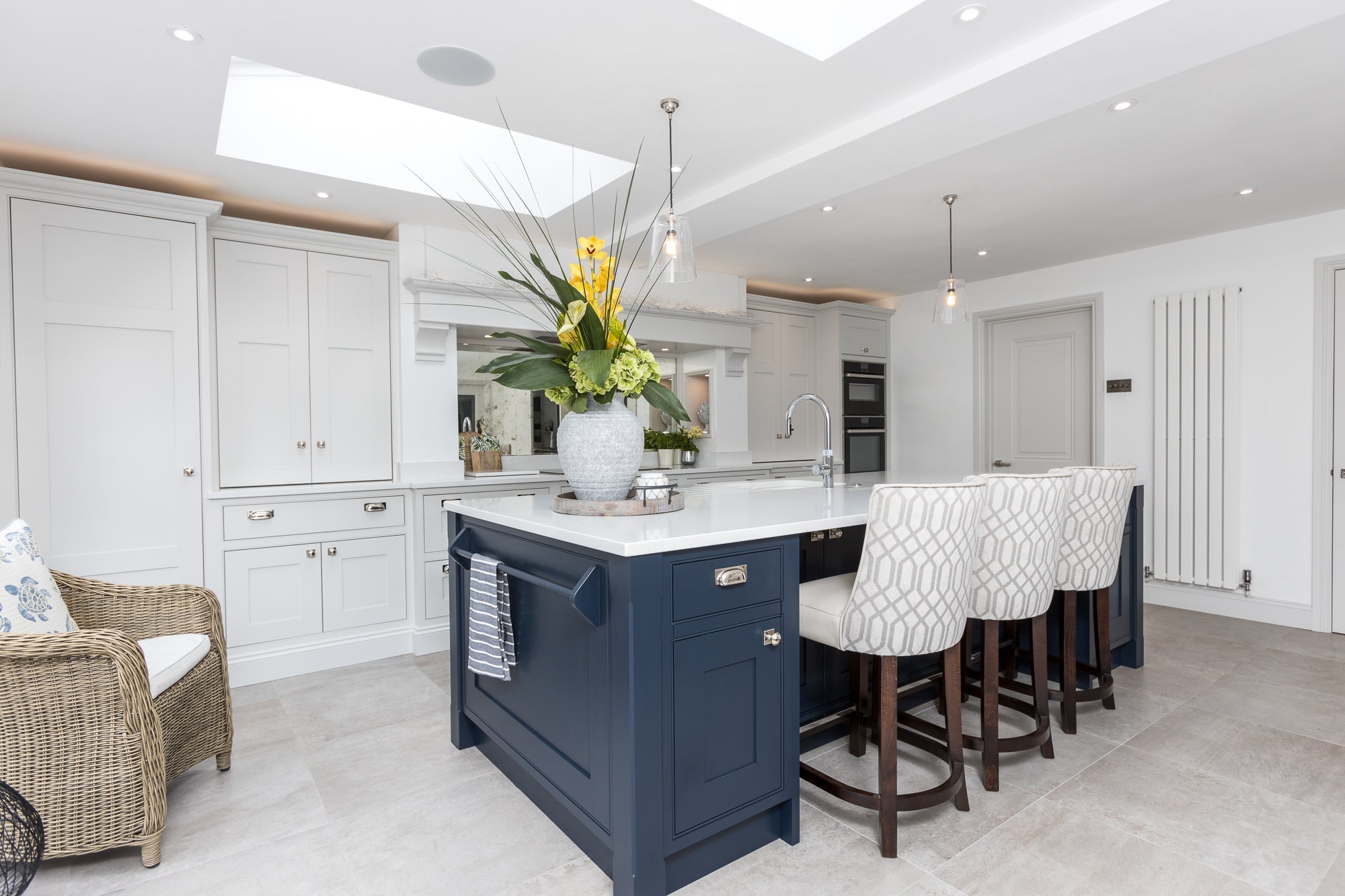 What is the right bar stool height for my kitchen worktop?