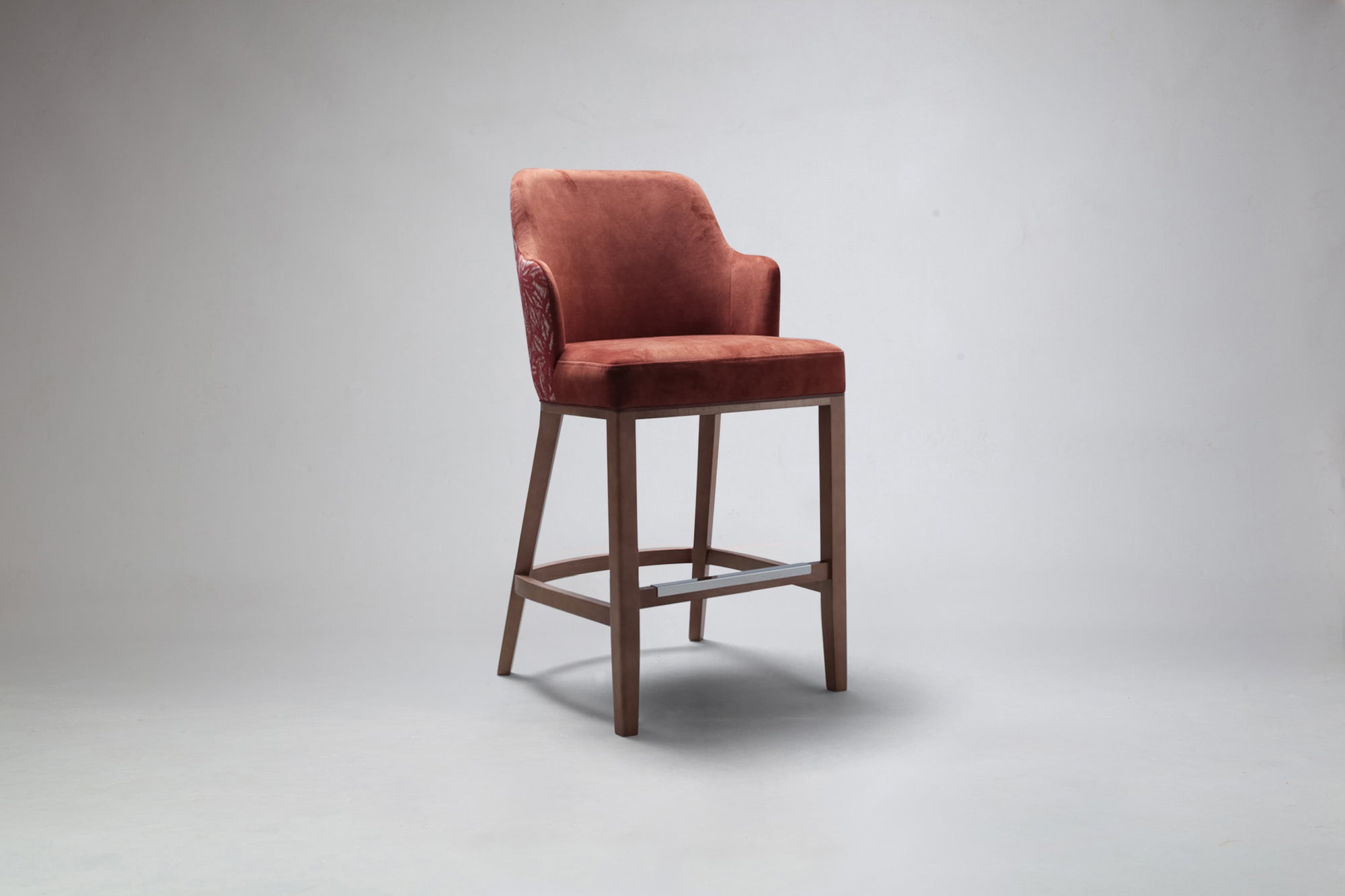 Elroy Half-Arm Carver Bar Stool with Half Arm Detail 